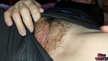 Adik Tiriku Yang Seksi Dalam Spandex Memperlihatkan Memeknya Padaku