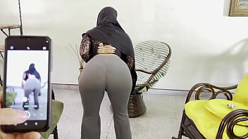Mengajari Ibu Tiri Arab Muslimku Menggoyangkan Pantatnya