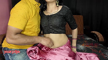 माँ ने अपने जवान बेटे के साथ जंगली सेक्स करके अपनी गहरी चुदाई की भूख मिटाई, गर्म हिंदी आवाज़ में