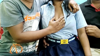 Dua Cowok Ngentot Paksa Cewek Kampus Sampai Teriak-teriak