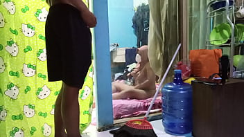 Melihat Kakak Ipar Lagi Asyik Mengocok Kontolnya