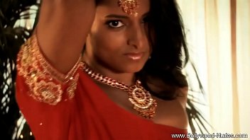 Gadis India Yang Menggoda Dan Memikat