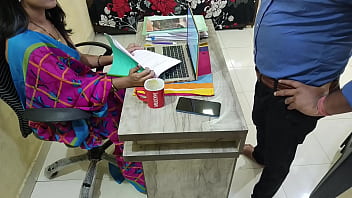 Nyonya India Panas Digoyang Habis-habisan Sama Office Boy Di Kantor, Suara Erotis Hindi Bikin Merinding