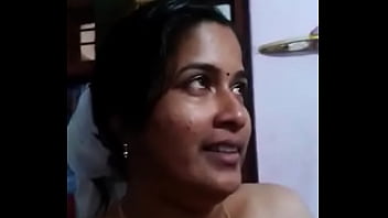 Bhabhi Seksi Yang Menggoda Dan Memikat