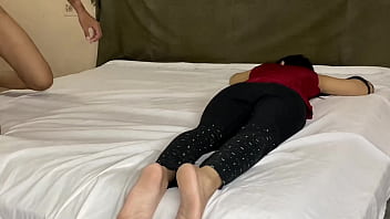 Gadis Perawan Dihajar Paman Dengan Kontol Besar