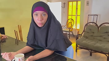 Menggoda Madrastra Arab Muslimku Dengan Hijabnya Yang Menggoda