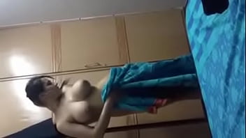 Bhabhi Basah Usai Mandi, Siap Dijilat Dan Dimainin