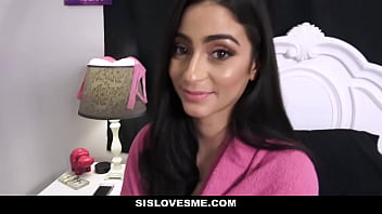 Kakak Tiriku Yang Nakal, Jasmine Vega, Dibayar Untuk Menghisap Kontolku