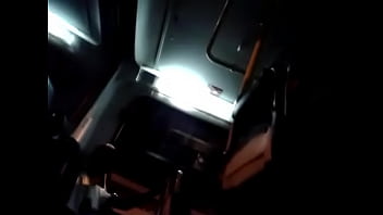 Pertama Kali Di Dalam Bus: Kenikmatan Tersembunyi Di Balik Kursi