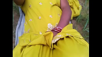 Gadis Liar Di Ladang Dengan Suara Hindi Yang Menggoda