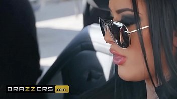 Katrina Jade Dan Xander Corvus Menggila Di Dalam Mobil Dengan Adrenalin Seks Yang Membara